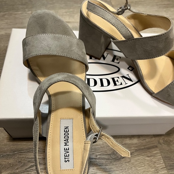 Chunky Strap sandals - Picture 3 of 5